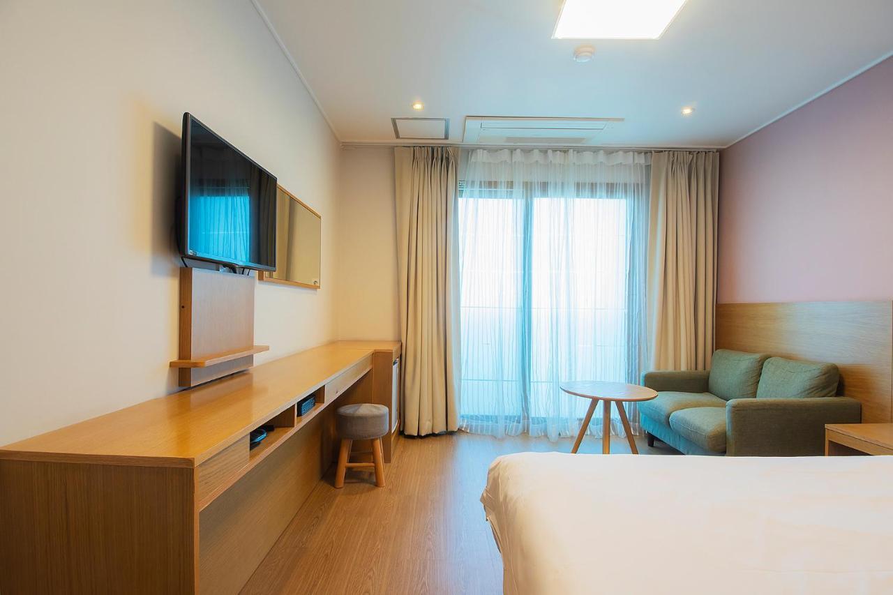 Sims Hotel Чеджудо Экстерьер фото